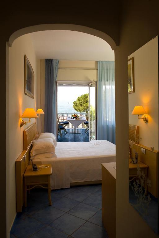 Hotel Pensione Reale Maiori Ruang foto
