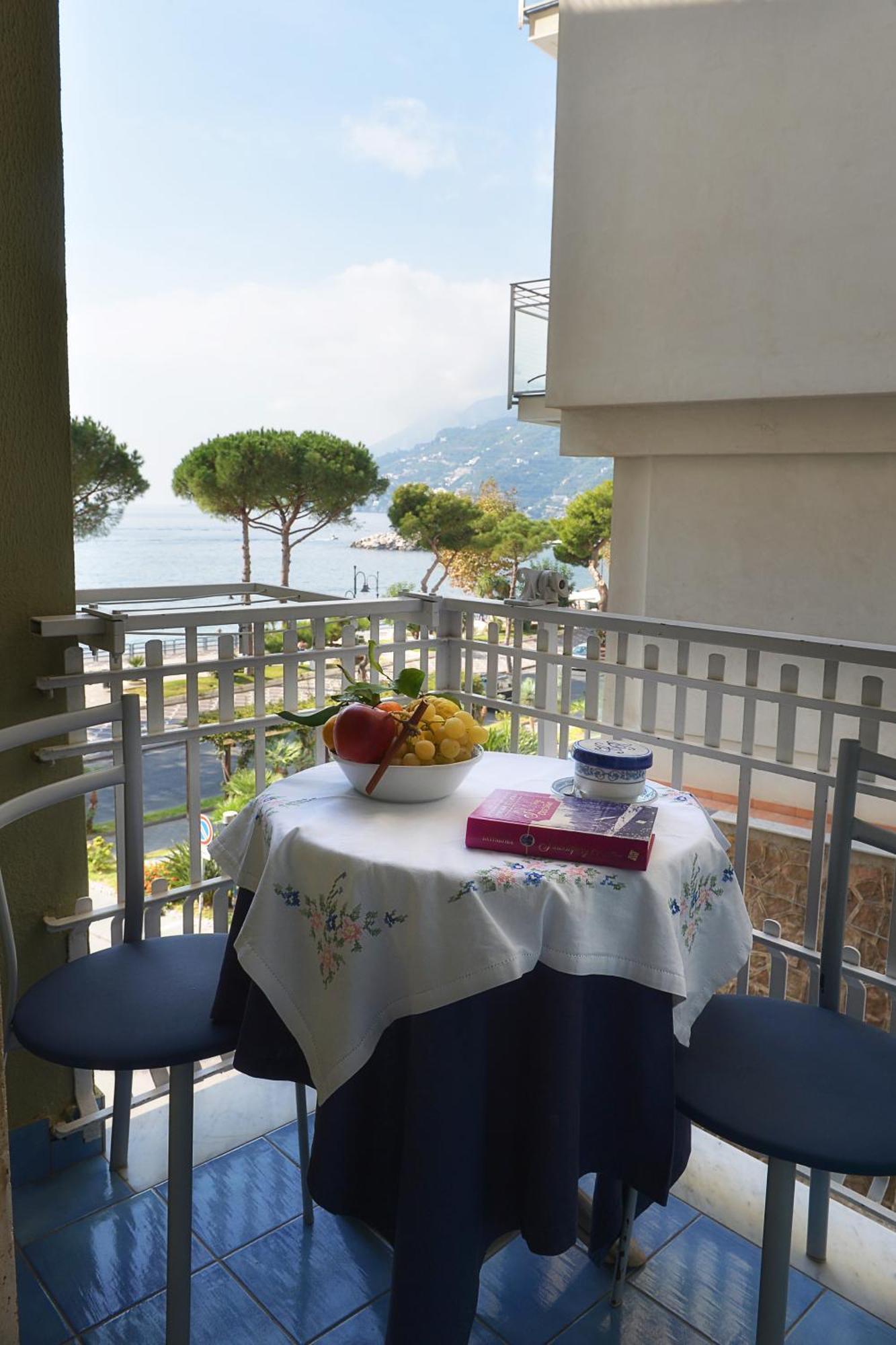 Hotel Pensione Reale Maiori Bagian luar foto