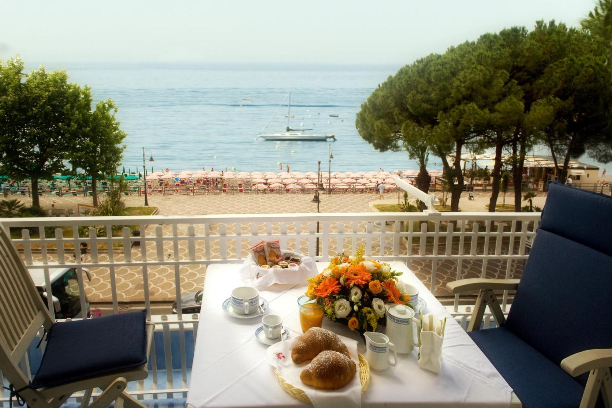Hotel Pensione Reale Maiori Bagian luar foto