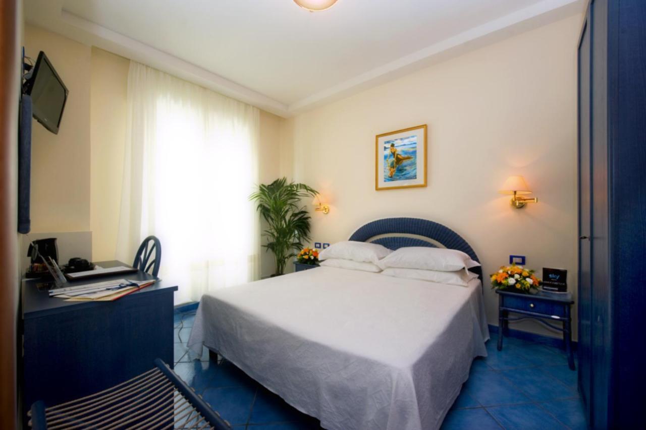 Hotel Pensione Reale Maiori Ruang foto